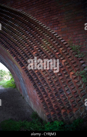 Maçonnerie de fantaisie sur le pont de chemin de fer traversant la Tamise près de South Stoke, Oxfordshire, UK Banque D'Images