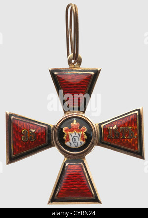 Un ordre russe de Saint Vladimir, 4ème classe Croix pour 35 ans de service, vers 1905 Or, partiellement émaillé. Inversez les bras croisés avec les poinçons « Eduard » et « il » en cyrillique. L'œillet avec la marque de finesse pour le zolotniki '56', l'anneau de suspension avec le poinçon tête kokoshnik. Dimensions 38 x 34 mm, poids 9 g. En bon état, historique, historique, 1900, 20e siècle, médaille, décoration, médailles, décorations, insigne d'honneur, insigne d'honneur, insignes d'honneur, insignes d'honneur, objet, objets, alambics, coupures, coupures, découpes, droits additionnels-distinctions-non disponible Banque D'Images