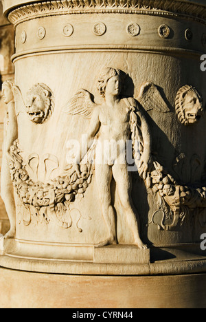 Découpage sur une colonne, l'Académie d'Athènes, Athènes, Grèce Banque D'Images