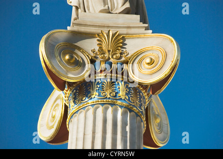 Découpage sur une colonne, l'Académie d'Athènes, Athènes, Grèce Banque D'Images