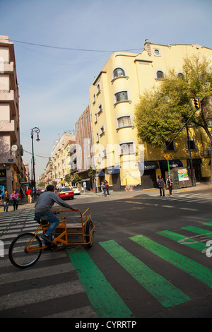 Avenida 20 de Noviembre - une rue principale dans le centre de Mexico DF Banque D'Images