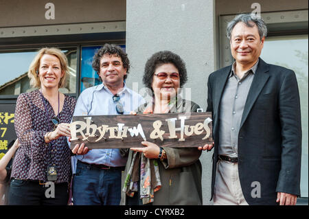 Ang Lee, Oscar award winning motion photo directeur, assiste au rythme et Hues Studios (R&H) Cérémonie d'ouverture de leur nouveau studio de cinéma d'effets visuels, Kaohsiung, Taiwan, vendredi 9 novembre 2012. L'un des meilleurs studios de son genre dans le monde, le rythme et l'Hues Studios à condition d'effets spéciaux pour le nouveau film d'Ang Lee, "Life of Pi" qui sera rendu public le 21 novembre 2012. Rythme et Hues Studios a fourni des effets spéciaux visuels pour plus de 150 grands films et a remporté le prix de l'Académie pour le "bébé" en 1995 et "The Golden Compass" en 2008. Banque D'Images