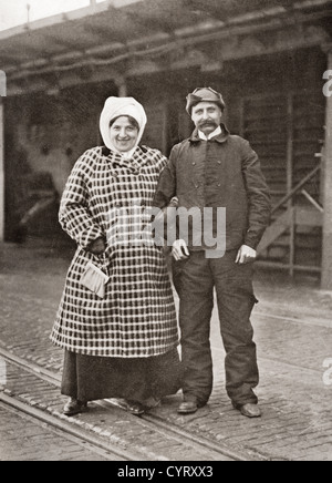 Louis Blériot et son épouse Alice Védère après son vol à travers la Manche en 1909. Banque D'Images