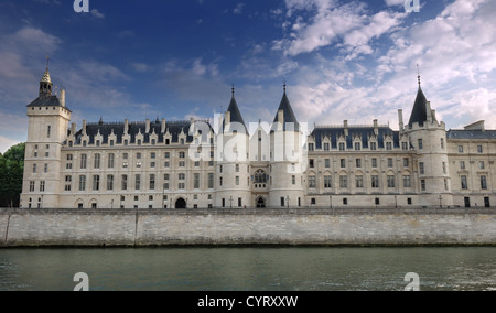 La conciergerie, un ancien palais royal et de l'administration pénitentiaire à Paris, France. Banque D'Images