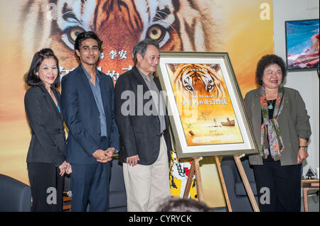 Ang Lee, Oscar award winning motion photo directeur, assiste au rythme et Hues Studios (R&H) Cérémonie d'ouverture de leur nouveau studio de cinéma d'effets visuels, Kaohsiung, Taiwan, vendredi 9 novembre 2012. L'un des meilleurs studios de son genre dans le monde, le rythme et l'Hues Studios à condition d'effets spéciaux pour le nouveau film d'Ang Lee, "Life of Pi" qui sera rendu public le 21 novembre 2012. Rythme et Hues Studios a fourni des effets spéciaux visuels pour plus de 150 grands films et a remporté le prix de l'Académie pour le "bébé" en 1995 et "The Golden Compass" en 2008. Banque D'Images