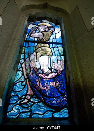 Vitraux dans l'église de st.andrew à alfriston, East Sussex. Banque D'Images