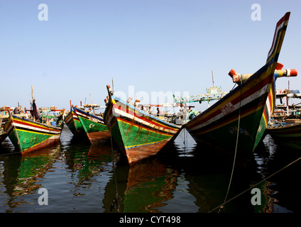 Les boutres colorés à Al Hodeidah, Yémen Banque D'Images