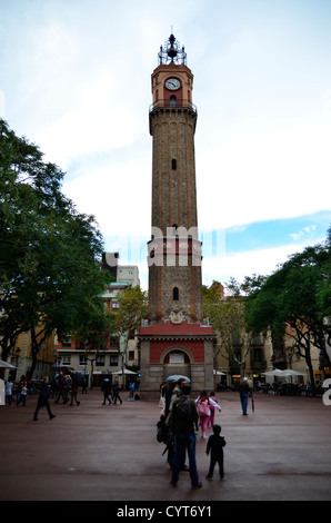 Tour de l'horloge à la place Rius i Taulet dans Gràcia, Barcelone Banque D'Images