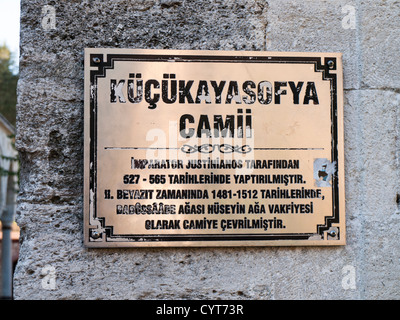 L'Küçük Ayasofia Camii, ou peu d'Hagia Sofia, anciennement Serge et Baccus Church dans Istanbul une mosquée, panneau indiquant l'âge Banque D'Images