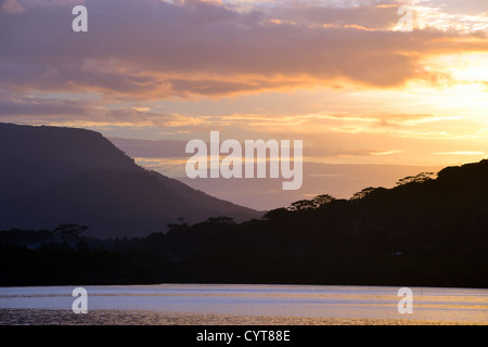 Coucher de soleil sur le lagon, Pohnpei, États fédérés de Micronésie Banque D'Images
