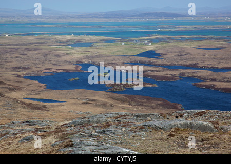 La vue à l'Est de nord (Rueval Ruabhal), le point le plus élevé de Benbecular, îles Hébrides, Ecosse, Royaume-Uni Banque D'Images