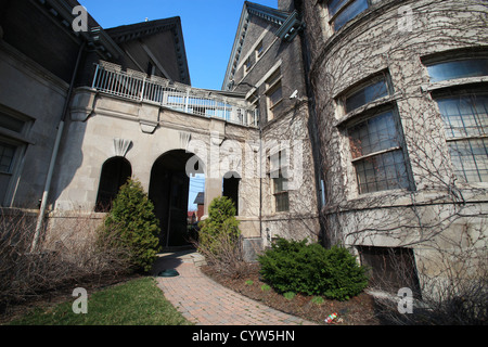 Bâtiment abandonné dans le parc de la brosse, Detroit, Michigan Banque D'Images