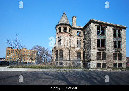 Bâtiment résidentiel abandonné dans le parc de la brosse, Detroit, Michigan Banque D'Images