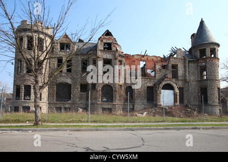 Bâtiment résidentiel abandonné dans le parc de la brosse, Detroit, Michigan Banque D'Images