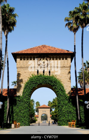 Les arcades en pierre sur le campus de l'Université de Stanford Banque D'Images