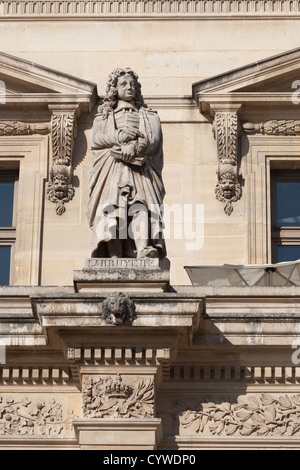 Statue de Jean de la Bruyère (1645- 1696) dix-septième siècle écrivain français et moraliste. Cour Napoléon, Musée du Louvre, Paris Banque D'Images