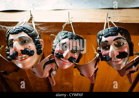 CHICHICASTENANGO, Guatemala - Historique les masques utilisés pour les festivals et célébrations dans Chichicastengo. La ville est devenue célèbre pour ses masques qui représentent une combinaison de caractères ainsi que les saints catholiques et les conquistadors espagnols. Chichicastenango est une ville maya dans les hautes terres guatémaltèques environ 90 milles au nord-ouest de la ville de Guatemala et à une altitude de près de 6 500 pieds. Il est plus célèbre pour son marché le dimanche et le jeudi. Banque D'Images