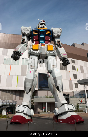 Un modèle à grande échelle de 18 mètres du robot Gundam de la série anime japonais à Diver Odaiba ville Tokyo Japon. Banque D'Images