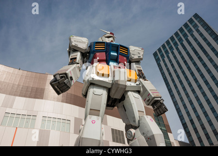 Un modèle à grande échelle de 18 mètres du robot Gundam de la série anime japonais à Diver Odaiba ville Tokyo Japon. Banque D'Images