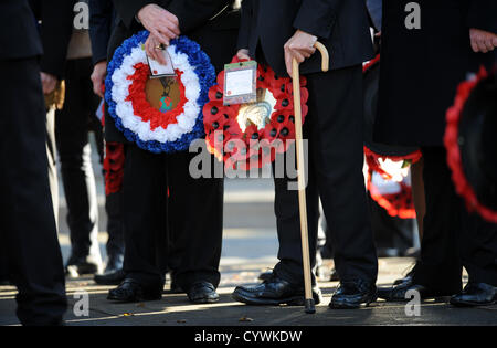 Brighton, UK. Dimanche 11 novembre 2012. Anciens combattants de déposer des couronnes à l'acte de commémoration publique, à Brighton. Alamy Live News Banque D'Images