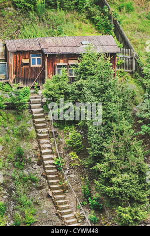 Beteiligen zu einer alten Holzhütte | escaliers pour une vieille cabane en bois Banque D'Images