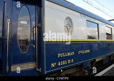 Orient Express Le train qui a amené l'wrtiers à la Foire du livre 'La Foire du Livre" à Brive la Gaillarde. Corrèze, France Banque D'Images