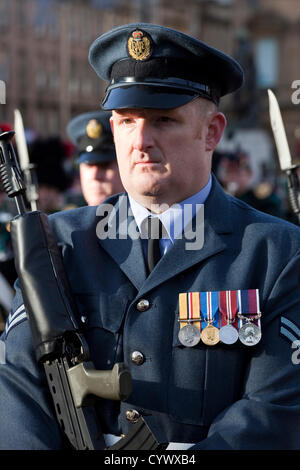 11 novembre 2012, George Square, Glasgow Ecosse.personnel militaire de la RAF sur le défilé lors de la parade du Jour du Souvenir, George Square, Glasgow Banque D'Images