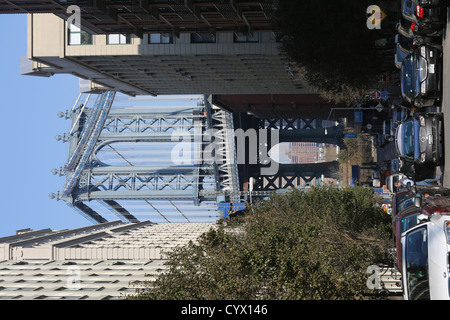 Dumbo, un acronyme pour vers le bas sous le viaduc du pont de Manhattan, dans le quartier de Brooklyn à New York Banque D'Images