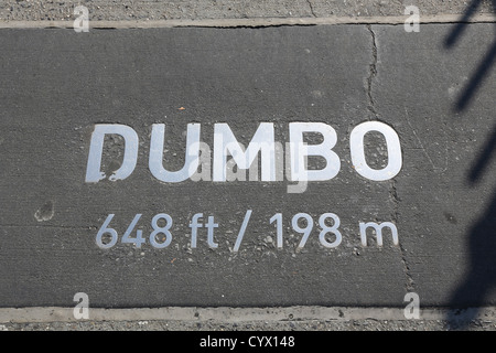 Dumbo, un acronyme pour vers le bas sous le viaduc du pont de Manhattan, dans le quartier de Brooklyn à New York Banque D'Images