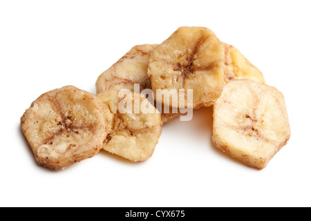 Chips de banane séchée sur fond blanc Banque D'Images