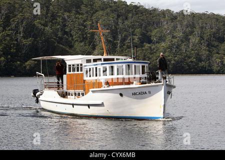 Bateau historique 'Arcadia II' d'une croisière sur la rivière Pieman de Corinna, dans l'ouest de la Tasmanie, en Australie. Banque D'Images