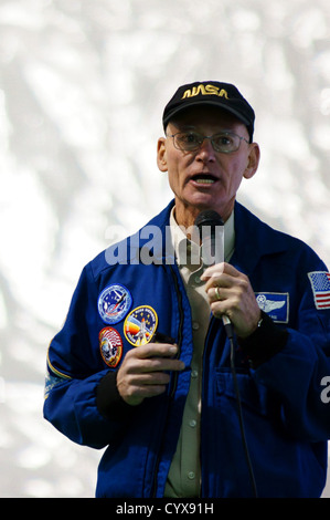Ancien astronaute richard mike mullane parler parler de célébrité de la nasa mâle homme personne important dignitaire VIP