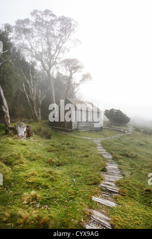 Vallée cascade Hut sur l'Overland Track. Cradle Mt - Lake St Clair National Park, Tasmanie, Australie. Banque D'Images