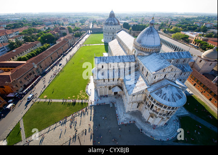 La Piazza dei Miracoli complexe vu de la tour de Pise Banque D'Images