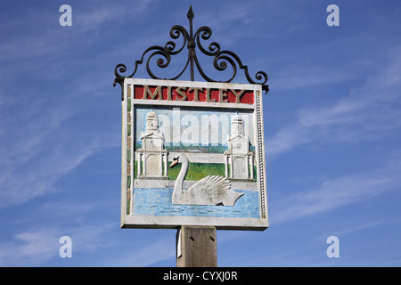 Mistley panneau du village sur la rivière stour en essex Banque D'Images