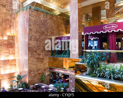 L'Espace Public Atrium, Trump Tower, NYC Banque D'Images