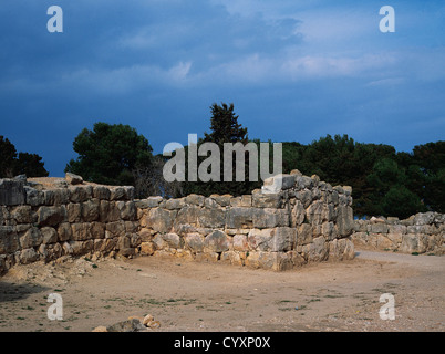 L'Espagne. La Catalogne. Ampurias (Emporiuon). Fondée en 575 av. J.C. par des colons grecs de Phocée. Les murs cyclopéens. Banque D'Images