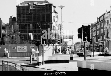 Le centre-ville de Hastings en 1979 à vers Castle Street et Queens Road. Banque D'Images