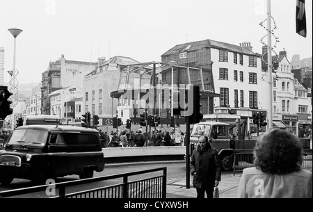 Le centre-ville de Hastings en 1979 à vers Queens Road et Castle Street. Banque D'Images