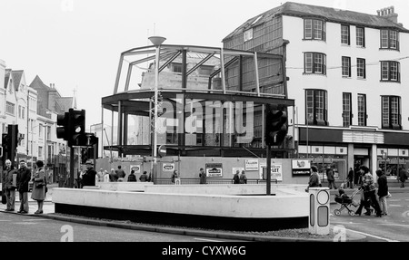 Le centre-ville de Hastings en 1979 à vers Castle Street et Queens Road. Banque D'Images