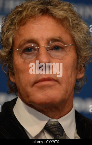 12 novembre 2012 - Washington, District of Columbia, États-Unis - 11/12/12- Le National Press Club de Washington DC-..Rock and Roll Legends Roger Daltrey et Pete Townshend de la bande qui parlent aux journalistes sur le cancer chez l'enfant.(Image Crédit : © Christy Bowe/Photos/ZUMAPRESS.com) Globe Banque D'Images