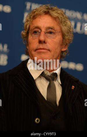 12 novembre 2012 - Washington, District of Columbia, États-Unis - 11/12/12- Le National Press Club de Washington DC-..Rock and Roll Legends Roger Daltrey et Pete Townshend de la bande qui parlent aux journalistes sur le cancer chez l'enfant.(Image Crédit : © Christy Bowe/Photos/ZUMAPRESS.com) Globe Banque D'Images