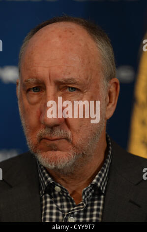 12 novembre 2012 - Washington, District of Columbia, États-Unis - 11/12/12- Le National Press Club de Washington DC-..Rock and Roll Legends Roger Daltrey et Pete Townshend de la bande qui parlent aux journalistes sur le cancer chez l'enfant.(Image Crédit : © Christy Bowe/Photos/ZUMAPRESS.com) Globe Banque D'Images