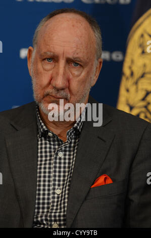 12 novembre 2012 - Washington, District of Columbia, États-Unis - 11/12/12- Le National Press Club de Washington DC-..Rock and Roll Legends Roger Daltrey et Pete Townshend de la bande qui parlent aux journalistes sur le cancer chez l'enfant.(Image Crédit : © Christy Bowe/Photos/ZUMAPRESS.com) Globe Banque D'Images