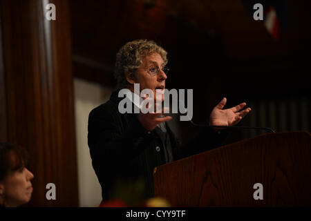 12 novembre 2012 - Washington, District of Columbia, États-Unis - 11/12/12- Le National Press Club de Washington DC-..Rock and Roll Legends Roger Daltrey et Pete Townshend de la bande qui parlent aux journalistes sur le cancer chez l'enfant.(Image Crédit : © Christy Bowe/Photos/ZUMAPRESS.com) Globe Banque D'Images