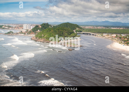 À partir de photos aériennes, Itanhahem détails plage, rive sud de l'état de São Paulo, Brésil. Banque D'Images