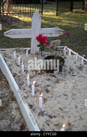 Lacombe, Louisiane - une tombe de Ducre cimetière à la Toussaint. Banque D'Images