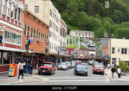 Scène de rue dans la zone touristique de Juneau, Alaska. Banque D'Images