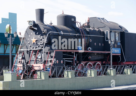 Machine à vapeur à Omsk, la gare de chemin de fer transsibérien, Sibérie, Russie Banque D'Images