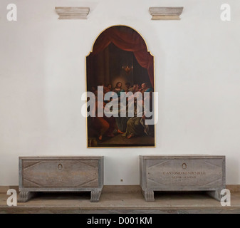 Cardinaux Cerejeira et Belo sarcophages dans le panthéon des patriarches de Lisbonne. Le monastère de São Vicente de Fora. Lisbonne, Portugal. Banque D'Images